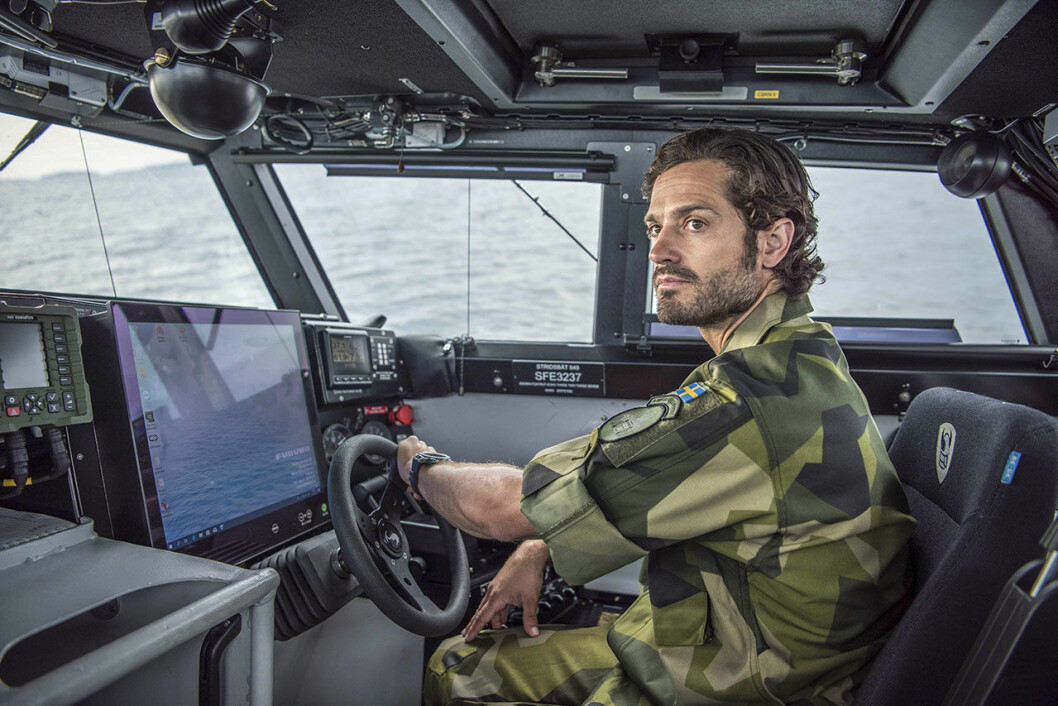 Prins Carl Philip testkörde Amfibieregementets nya stridsbåt 90 HSM. Prins Carl Philip