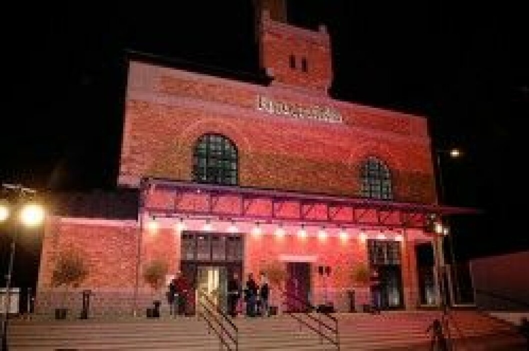 Vackert rosa var ljuset på Fotografiska aftonen till ära. Vackert rosa var ljuset på Fotografiska aftonen till ära.