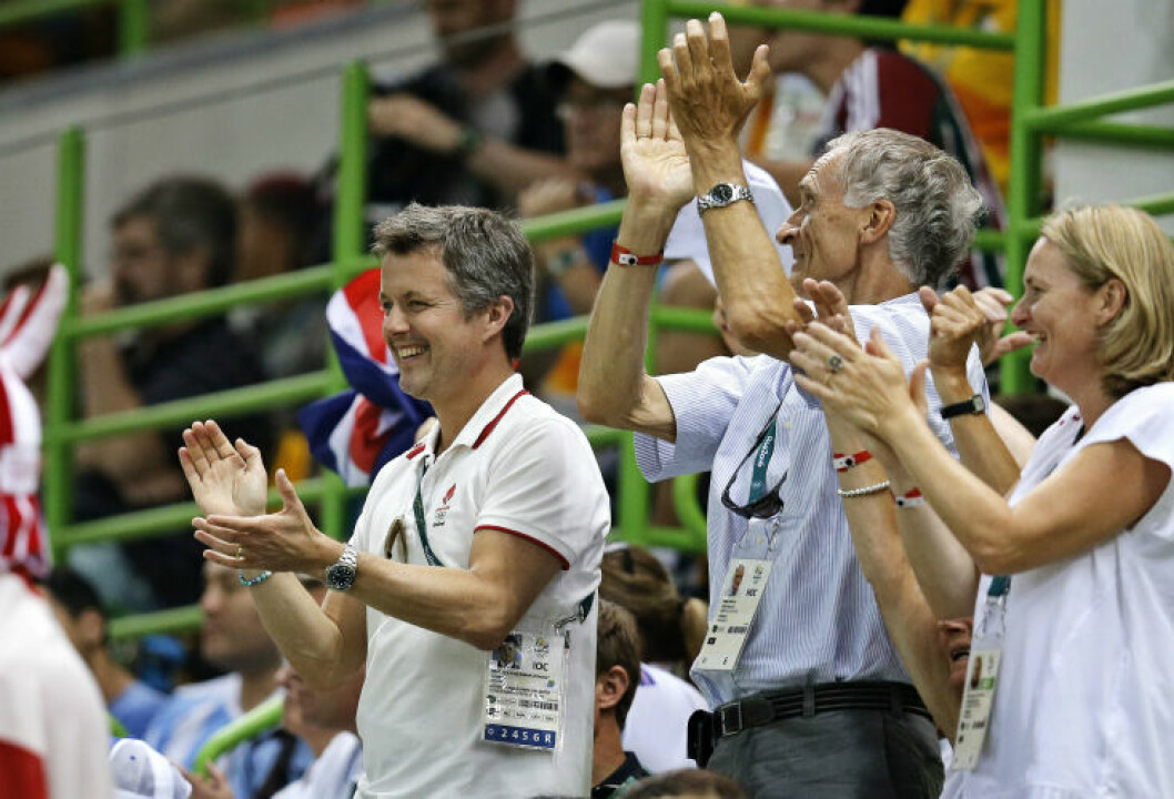 Kronprins Frederik under de olympiska spelen i Rio. Under fredagen fick han stanna hemma från den danska mottagningen för medaljörerna eftersom han ramlat och skadat nacken. Frederik-Ibl