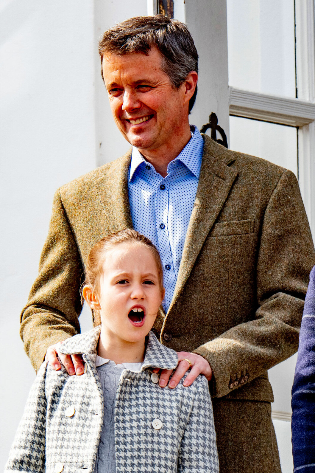 Frederik med prinsessan Josephine – som vet precis hur hon ska linda pappa runt sitt lillfinger. Kronprins Frederik med prinsessan Josephine.