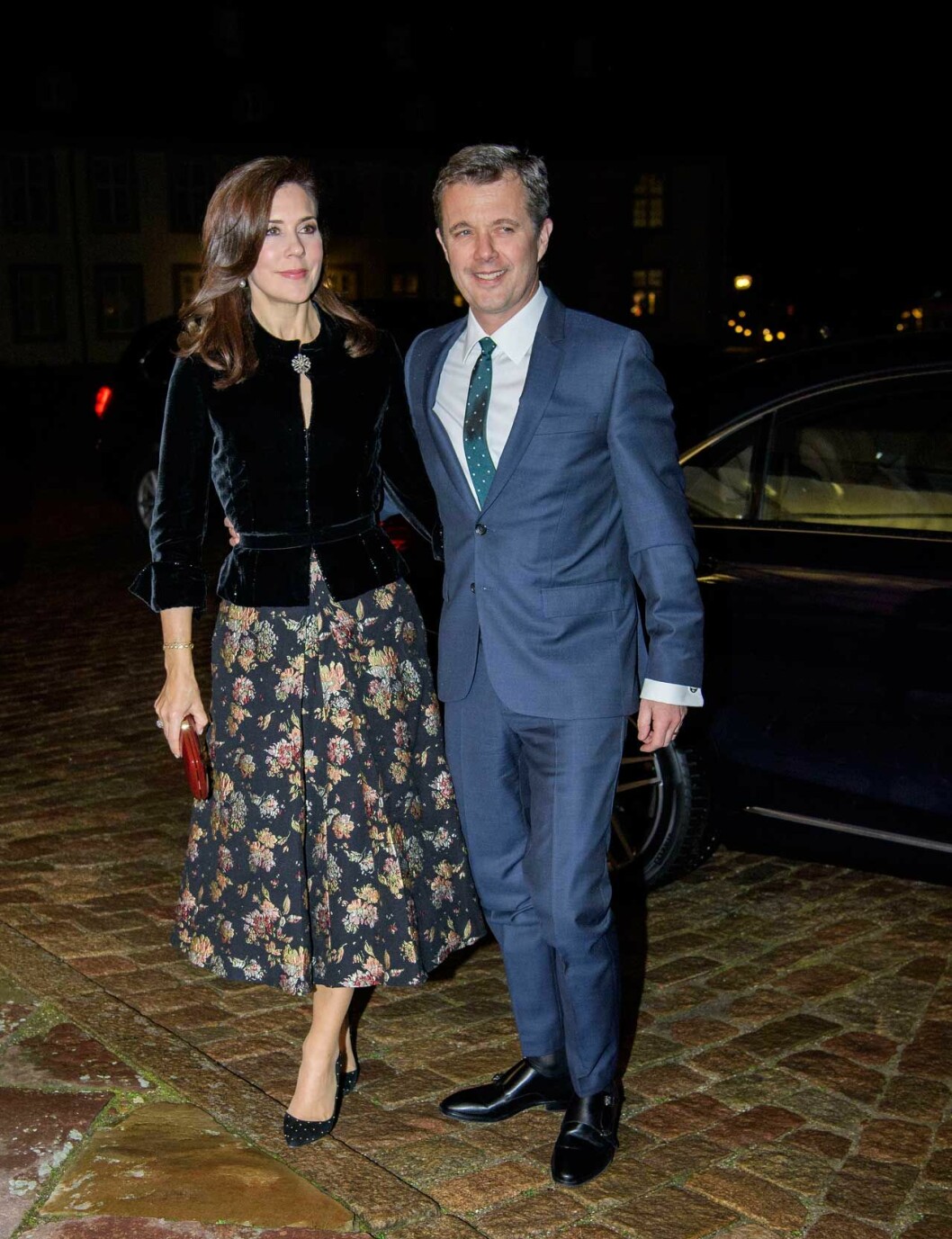 Självklart var även kronprinsessan Mary och kronprins Frederik på plats för att minnas pappa och svärfar Henrik. Självklart var även kronprinsessan Mary och kronprins Frederik på plats för att minnas pappa och svärfar Henrik.