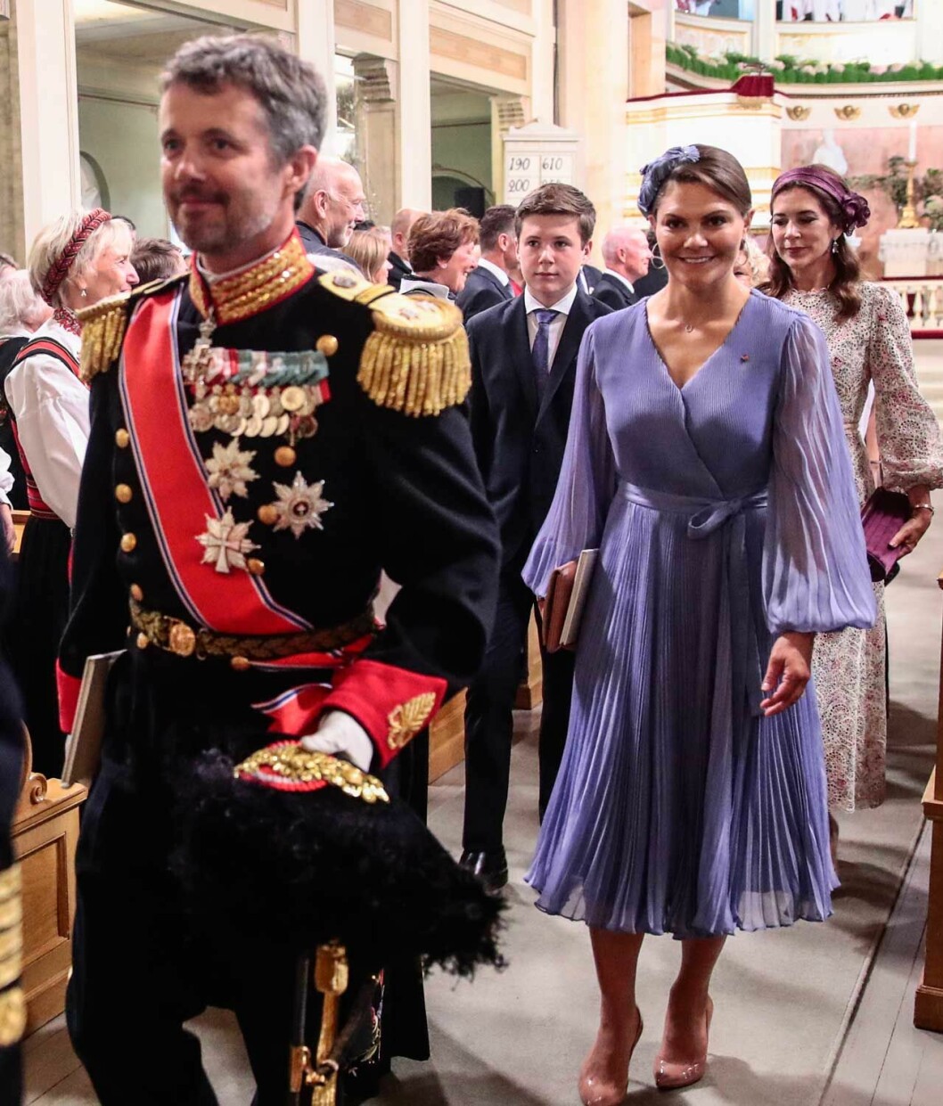 Victoria med sin syssling kronprins Frederik. Kronprinsessan Victoria med sin syssling kronprins Frederik.