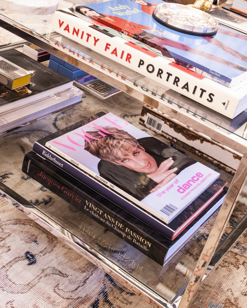 Fredrik är, enligt egen utsago nästan besatt av prinsessan Diana, och även av böcker och tidningar i stort. – Jag läser mycket, och tycker att det är snyggt att titta på böcker. Underbart att sätta sig ner och bläddra i en bok.