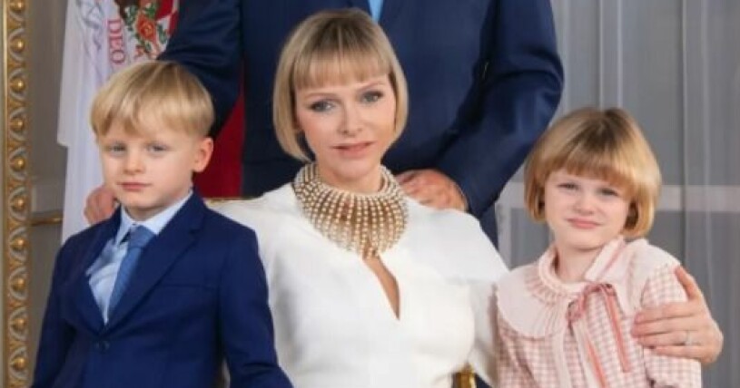 Charlene med sina tvillingar, prins Jacques och prinsessan Gabriella. Furstinnan Charlene Prins Jacques Prinsessan Gabriella Monaco