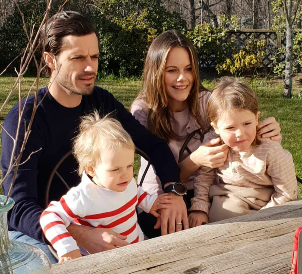 Så här ser Alexander och Gabriel ut i dag. Prins Alexander och prinsessan Sofia med sina barn prins Alexander och prins Gabriel.