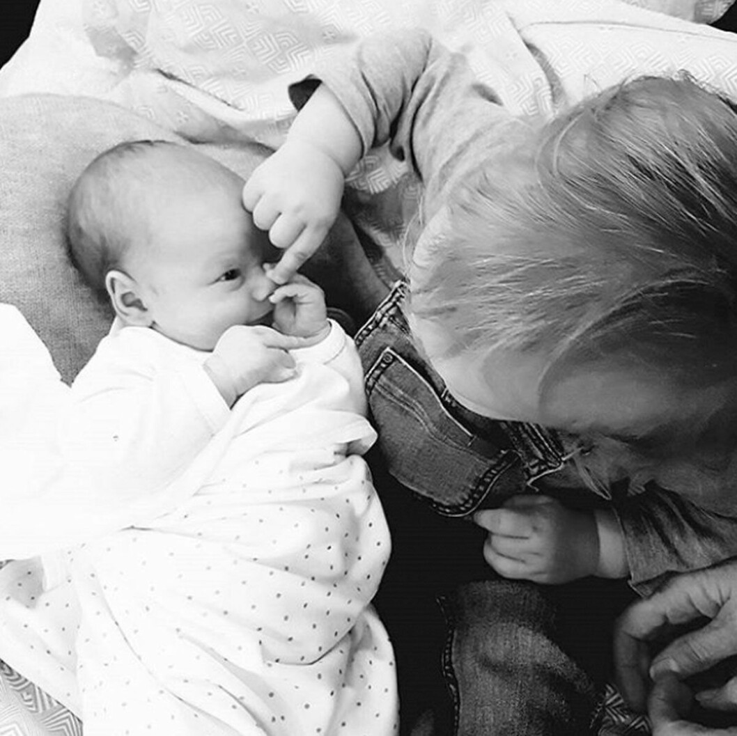 Prins Gabriel med storebror prins Alexander. Prins Gabriel 1 år.