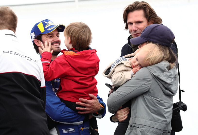 Prins Carl Philip och sonen prins Gabriel skojar och busar