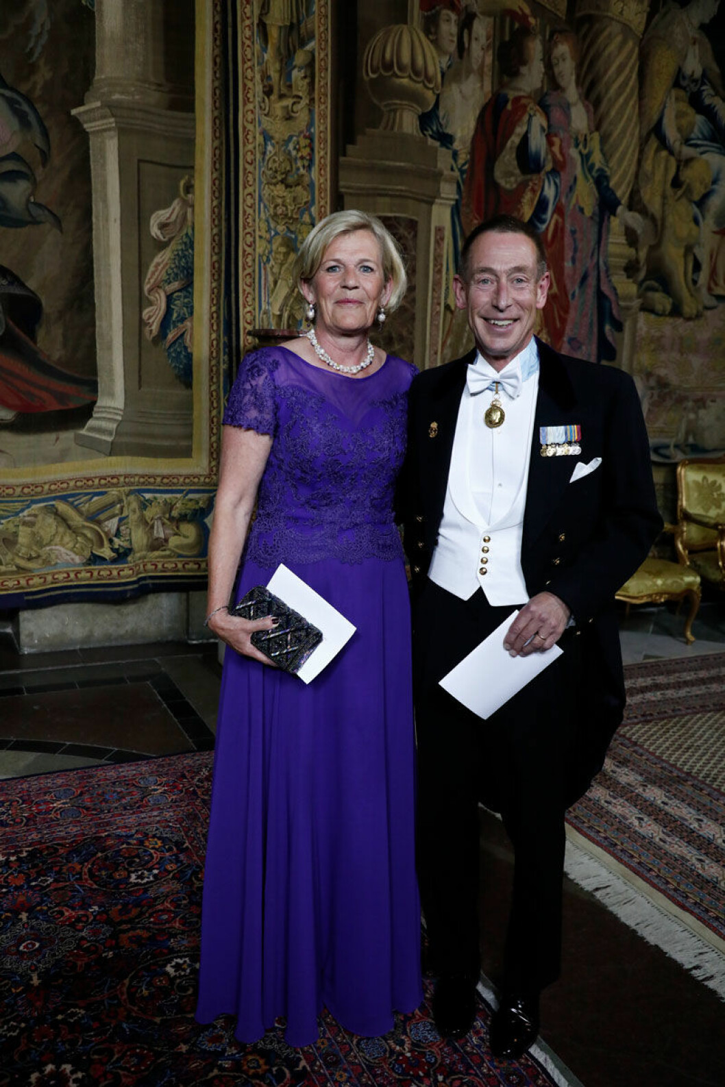 Förste hovmarskalken Mats Nilsson med sin hustru Anna som är sjuksköterska. Förste hovmarskalken Mats Nilsson med sin hustru Anna som är sjuksköterska.