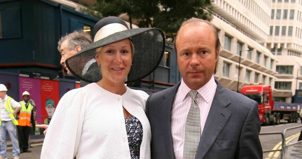 Och så här ser hon ut nu. Prinsessan Dianas brudnäbb Sarah-Jane Gaselee som hon ser ut idag. Till höger hennes man.