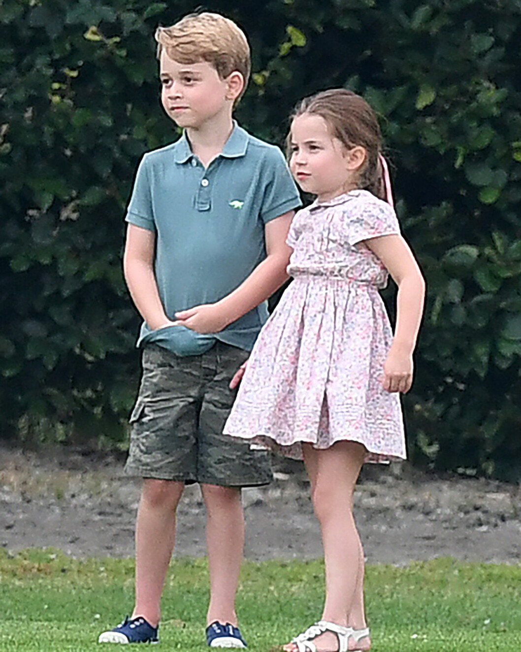 Nu är det sommarlov för prinsessan Charlotte, 4, och prins George, snart 6. Prinsessan Charlotte och prins George på polomatch.