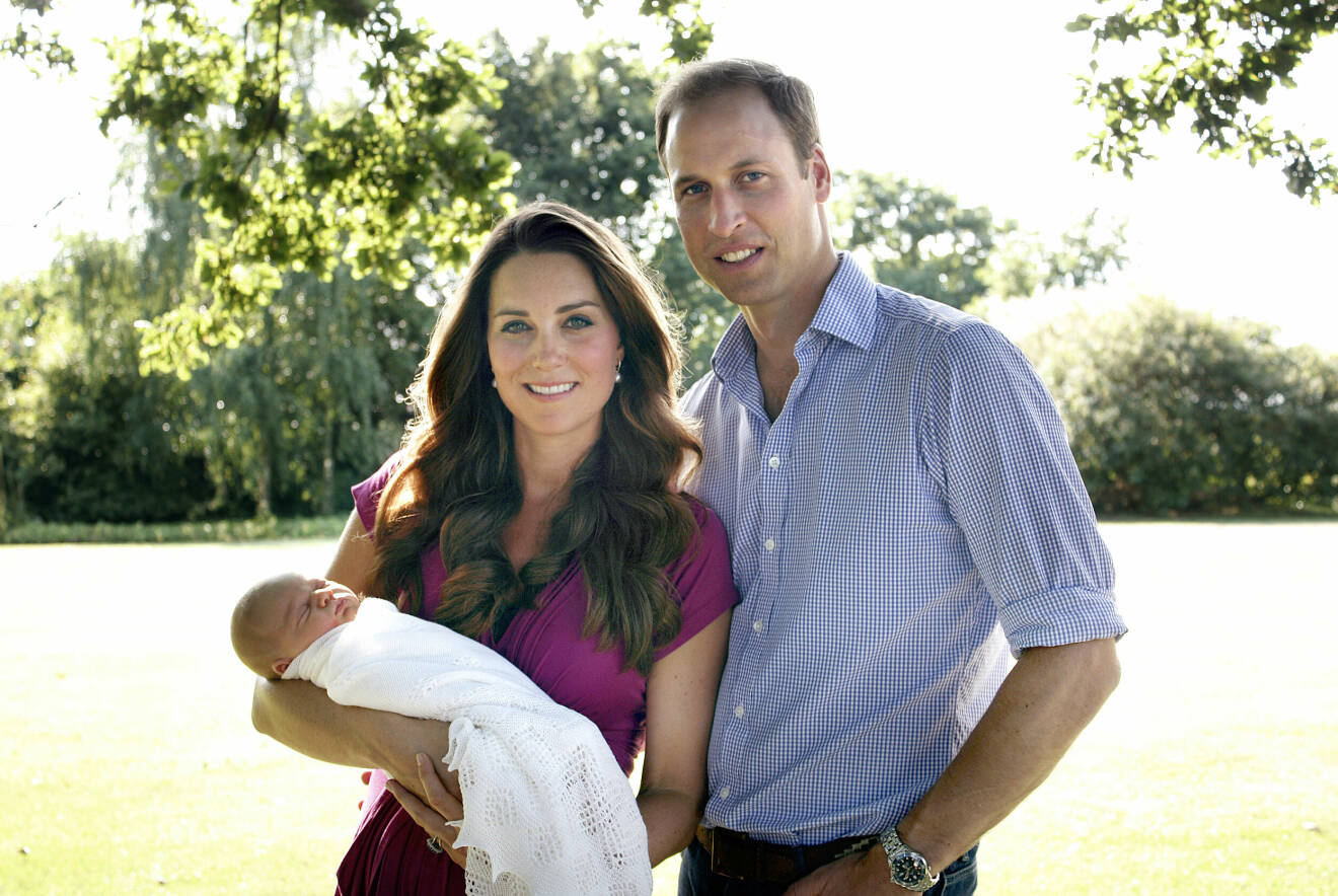 Prinsessan Kate och prins William med sin son prins George som nyfödd