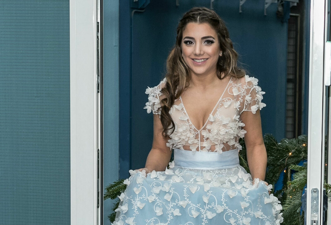 Gina Dirawi har varit julvärd i SVT. Gina Dirawi har varit julvärd i SVT.