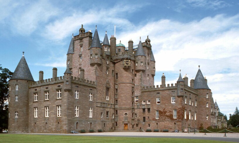 Platsen för brottet: Glamis Castle i Angus, Skottland. Glamis Castle Drottningmoderns barndomshem Simon Bowes-Lyon