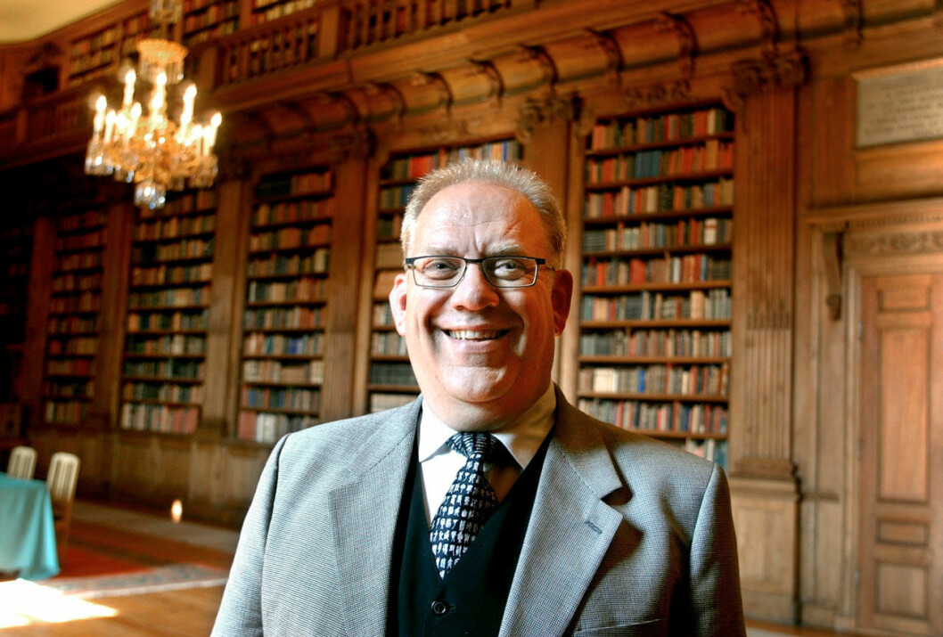 Kungen var 29 år – och hade bara varit kung i två år – när hovveteranen Göran Alm började sin tjänst vid hovet. Göran Alm som var chef för Bernadottebiblioteket på Kungliga slottet.