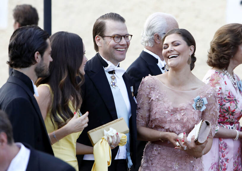 Victorias härliga skratt! Kronprinsessan Victoria Prins Daniel Prinsessan Sofia Prins Carl Philip På privat bröllop