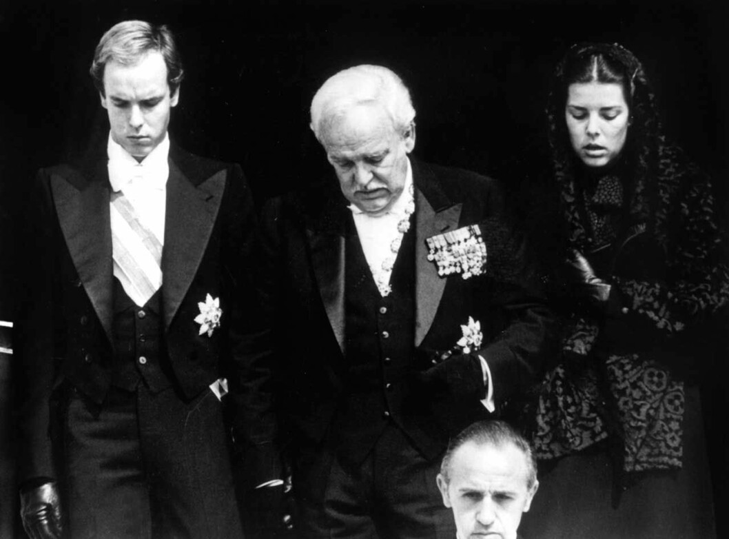 Familjen sörjde furstinnan Grace inför en hel värld. 