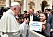 Så här såg det ut när Greta Thunberg mötte påven i Rom.