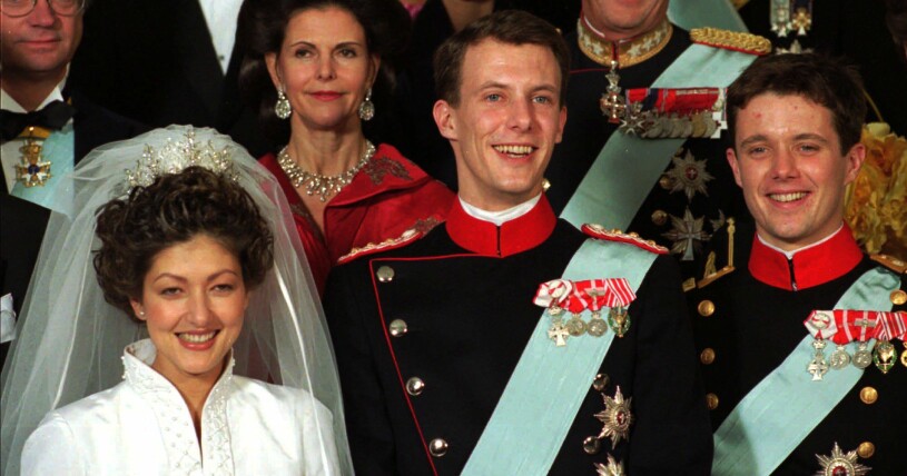 Alexandra och Joachim gifte sig 1995 i Fredriksborgs slottskyrka. I bakgrunden ser vi drottning Silvia. Grevinnan Alexandra och prins Joachim