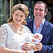 Luxemburgs arvstorhertig Guillaume och hans fru Stephanie med sin nyfödda prins Charles.
