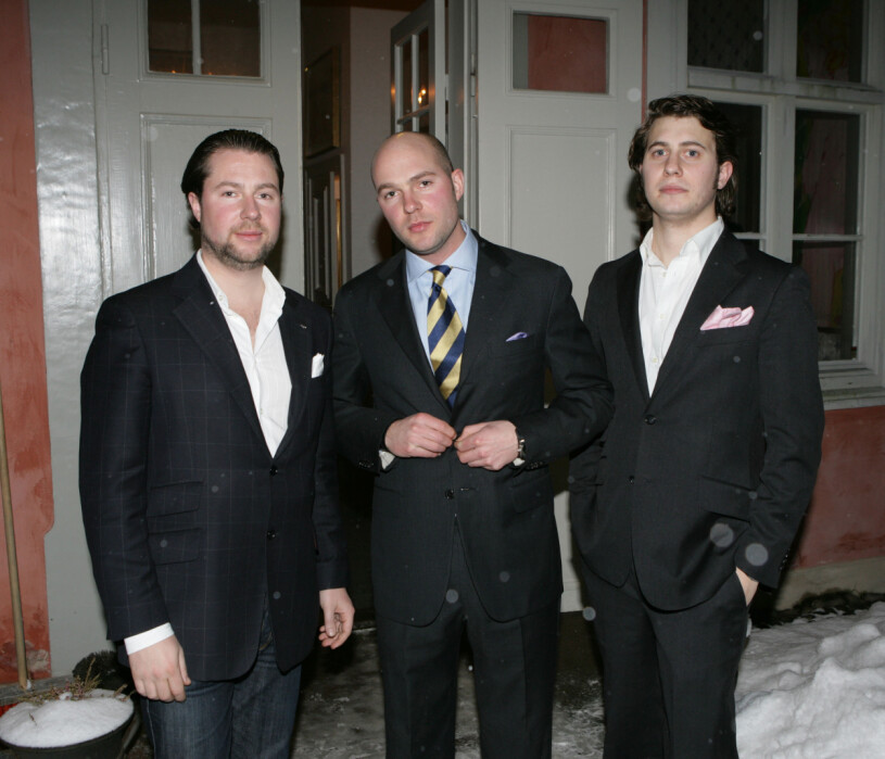 Prinsessan Christinas söner Gustaf, Oscar och Victor Magnuson utanför Villa Beylon 2006, när familjen satte punkt för sin 32 år långa epok i Ulriksdals slottspark. Gustaf Magnuson Oscar Magnuson Victor Magnuson Villa Beylon 2006