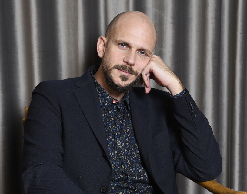 Ersättaren Gustaf Skarsgård har också en historia av kylig stämning med Alex Schulman, men det är glömt och förlåtet. Gustaf Skarsgård