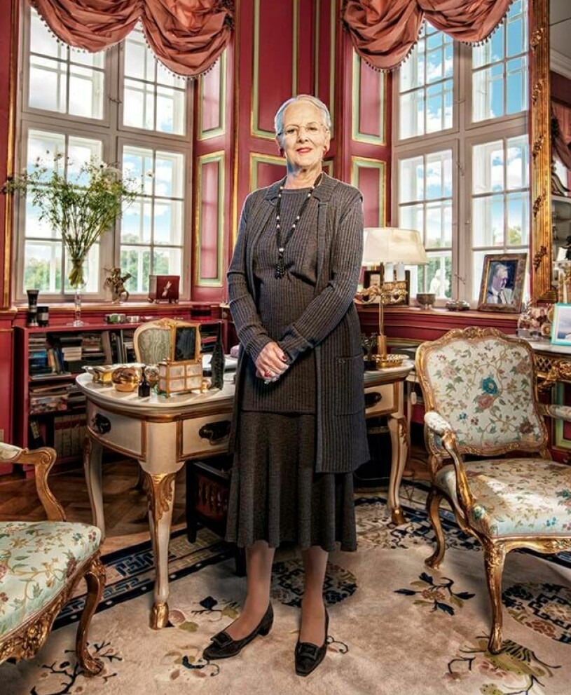Drottning Margrethe i sitt privata arbetsrum på Fredensborgs slott.