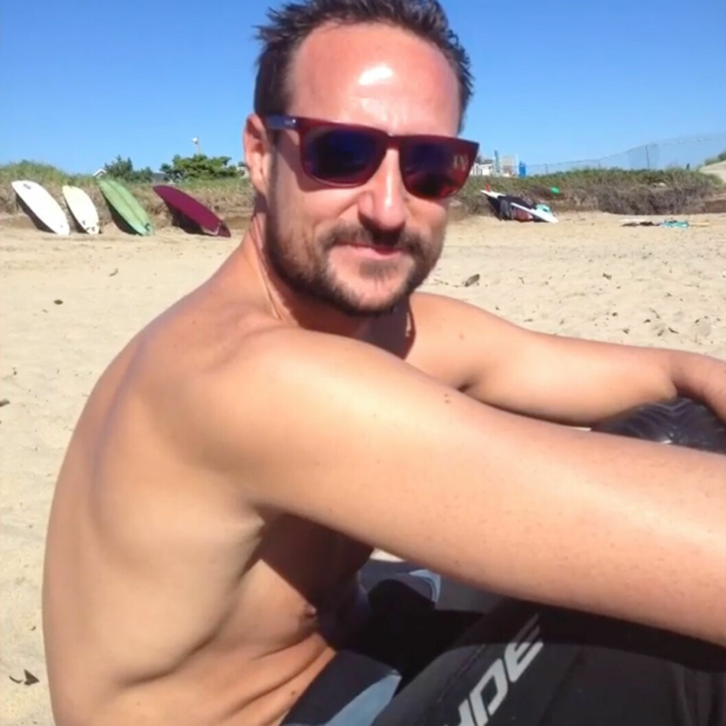 Norges kronprins på beachen, bara en av alla bilder som Mette-Marit har lagt ut på sitt Instagram. Kronprins Haakon på beachen med bar överkropp