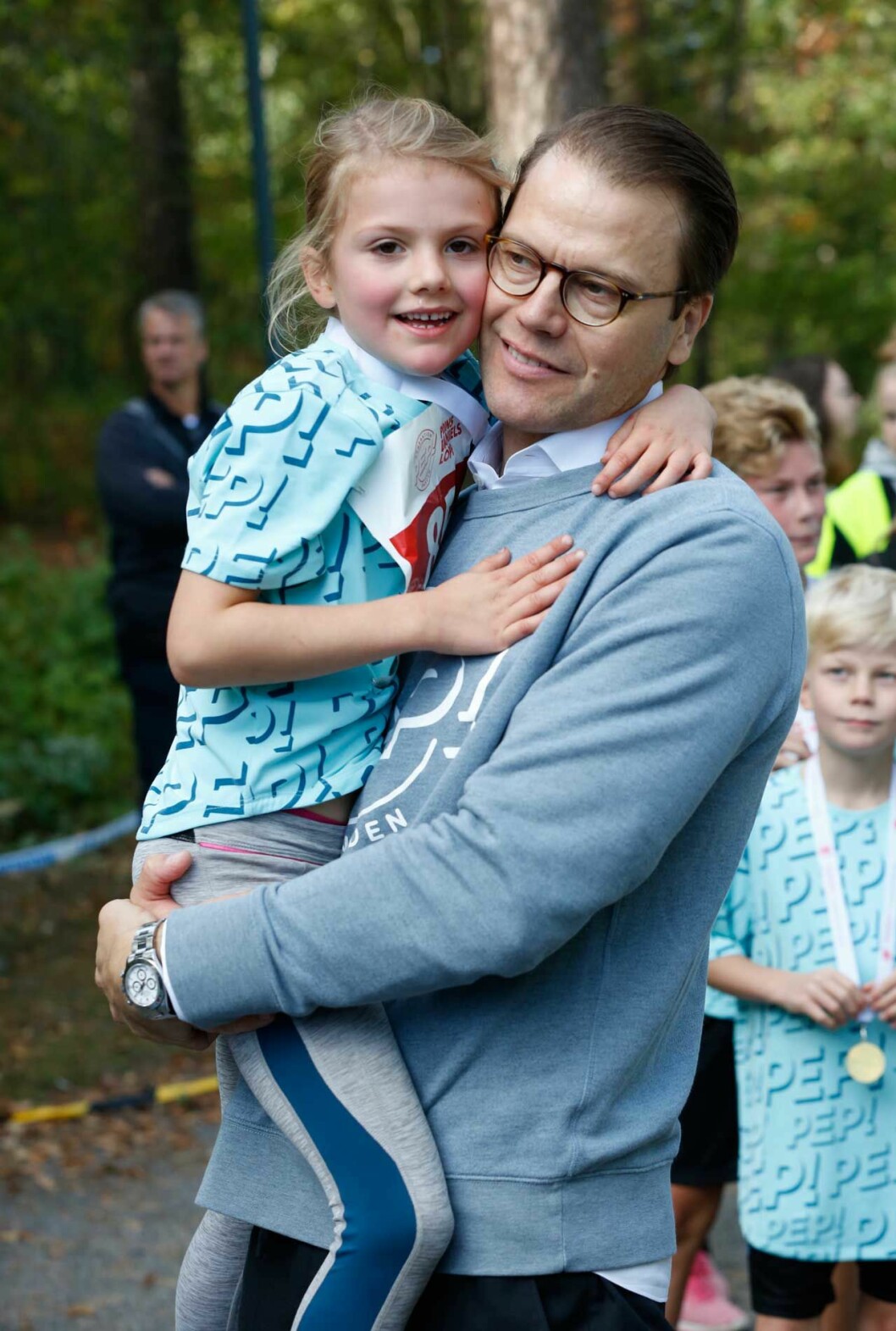 Igår fyllde prins Daniel 45 år och han berättade att det hade varit ett lugnt födelsedagsfirande med familjen. Prins Daniel och prinsessan Estelle efter prins Daniels lopp under Gen Pep-dagen i Hagaparken. Igår fyllde prins Daniel 45 år och han berättade att det hade varit ett lugnt födelsedagsfirande med familjen.