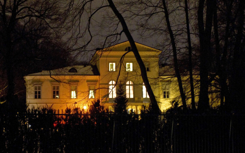 Haga slott i vintermörkret. Haga slott