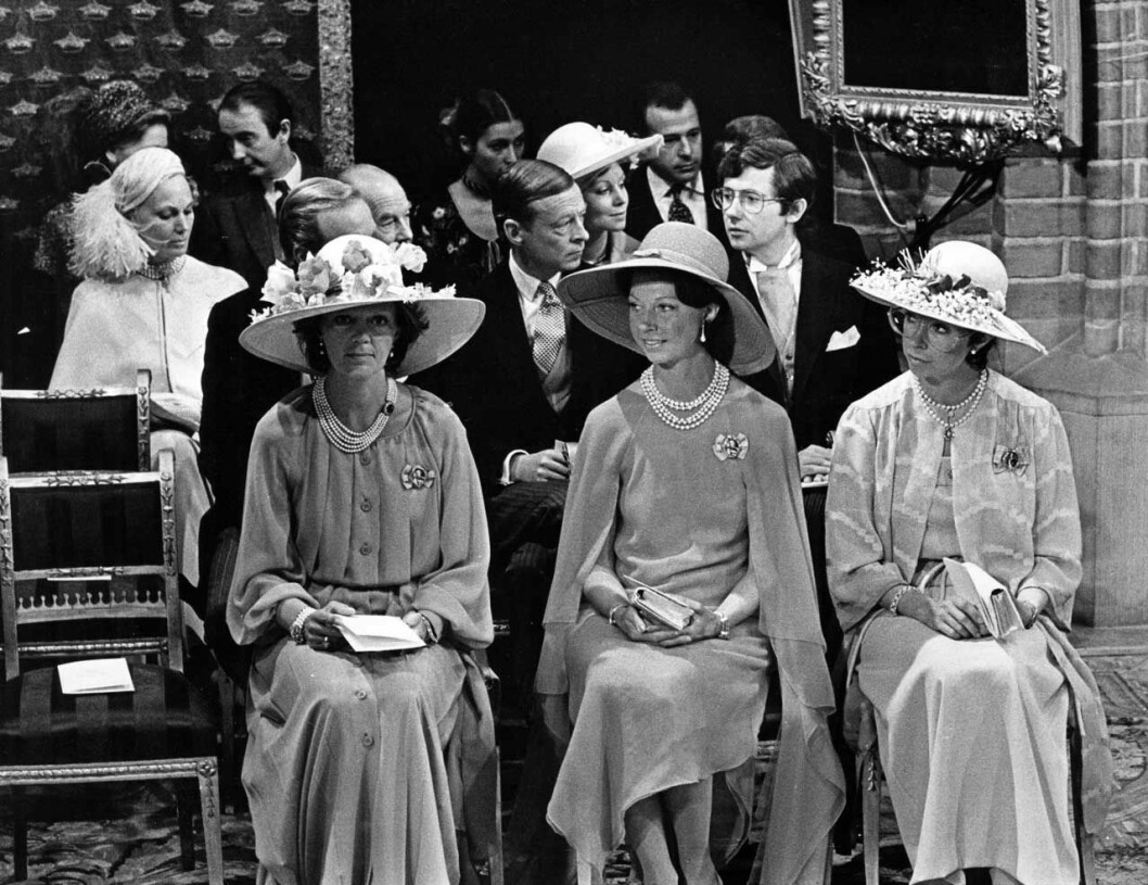 Prinsessorna Birgitta (tv), Désirée och Christina i Storkyrkan vid giftermålet mellan kung Carl XVI Gustaf och Silvia Sommerlath. Hagasessorna