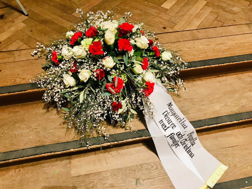 Kransen från Hagasessorna. Hagasessornas krans vid Dagmar von Arbins begravning. Prinsessan Christina representerade dem i kyrkan.