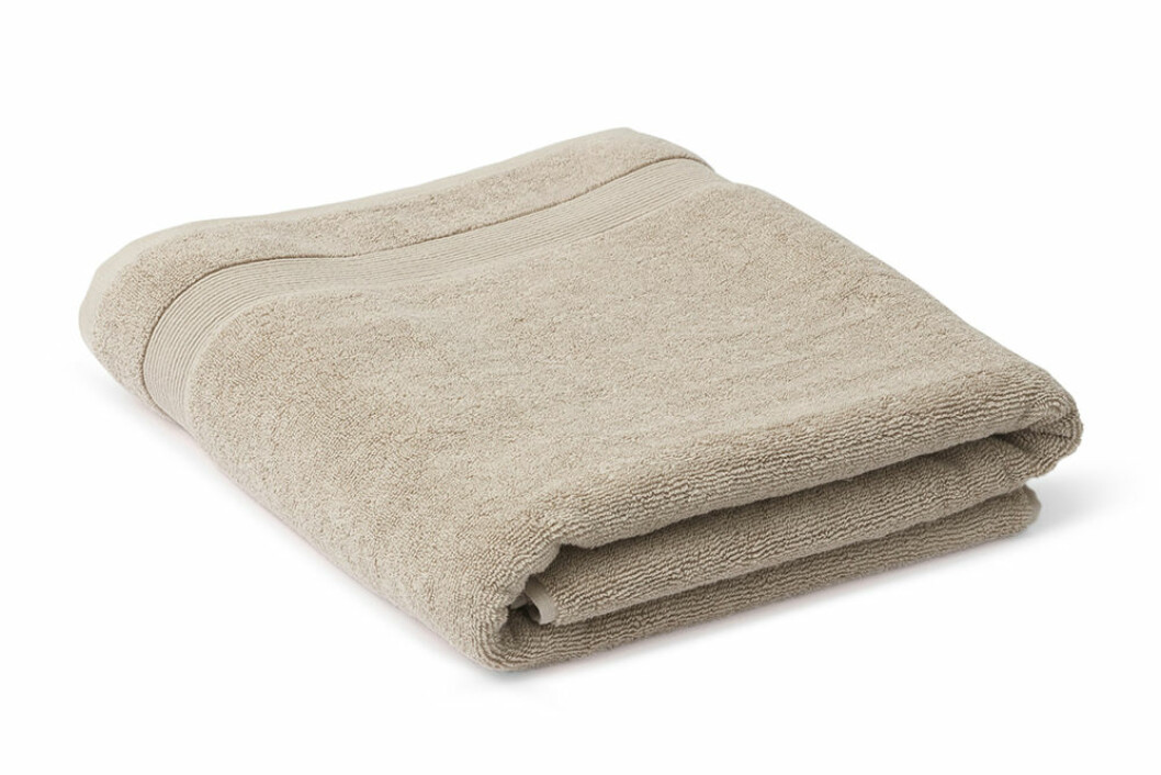 beige handduk i ekologisk bomull från åhléns