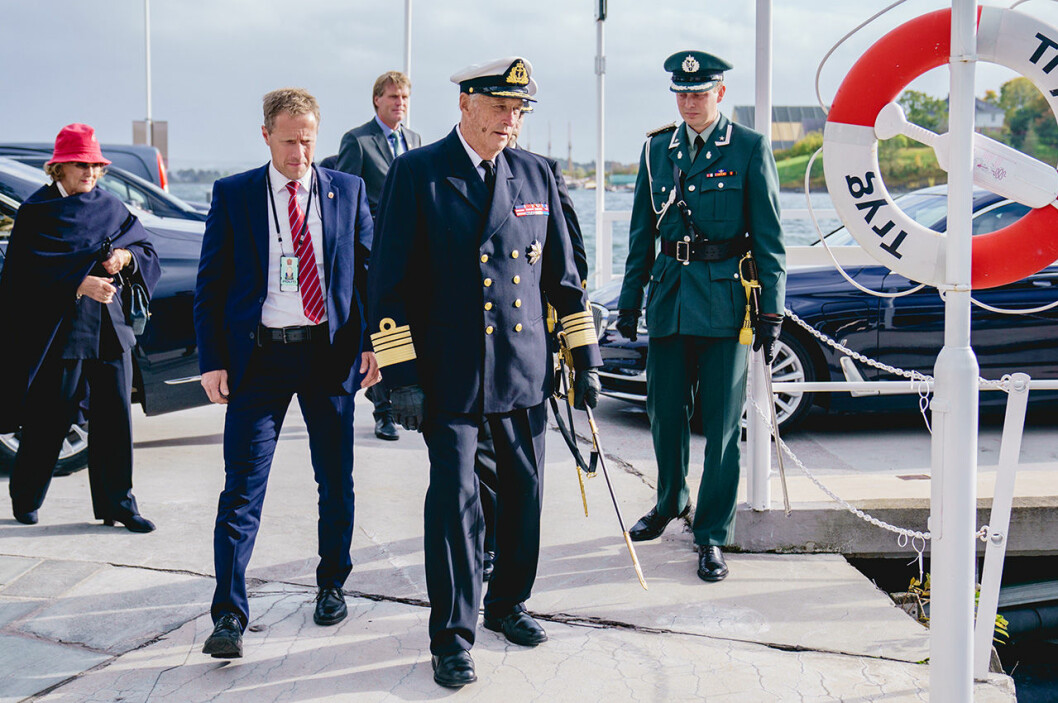 Kung Harald hade en obehaglig hälsoupplevelse under fredagen – men läget ska vara stabilt.