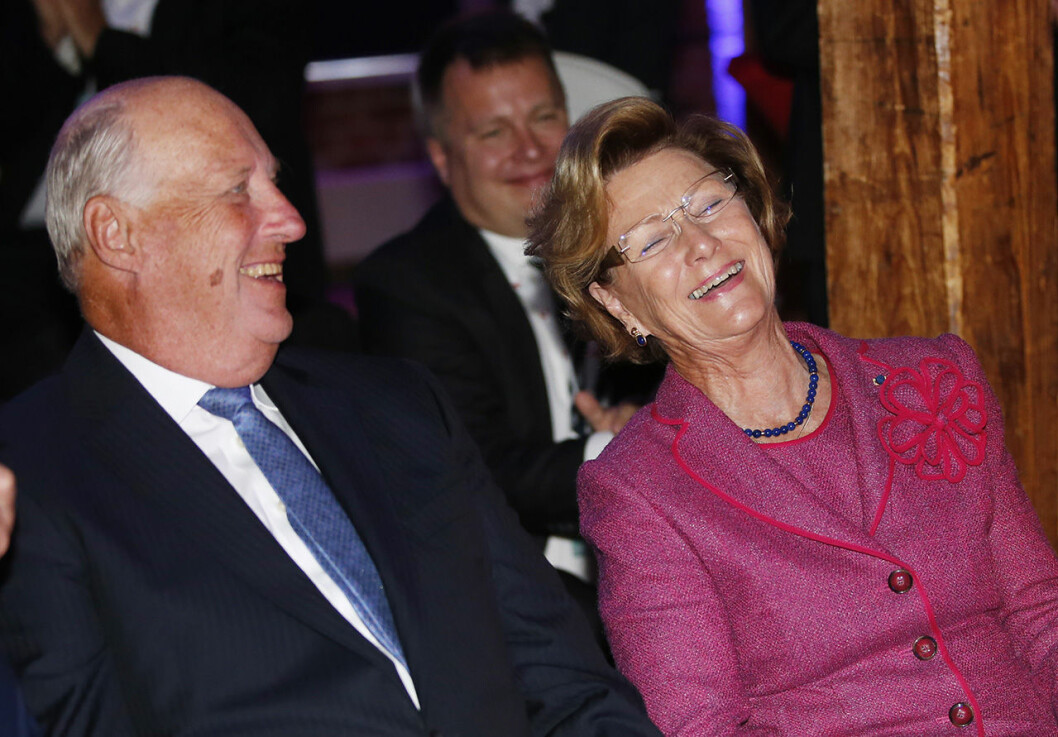 Ifall det stämmer att ett gott skratt förlänger livet, kommer Sonja och Harald bli riktigt, riktigt gamla. Den här härliga bilden är tagen 2016 i Finland. Ifall det stämmer att ett gott skratt förlänger livet, kommer Sonja och Harald bli riktigt, riktigt gamla. Den här härliga bilden är tagen 2016 i Finland.