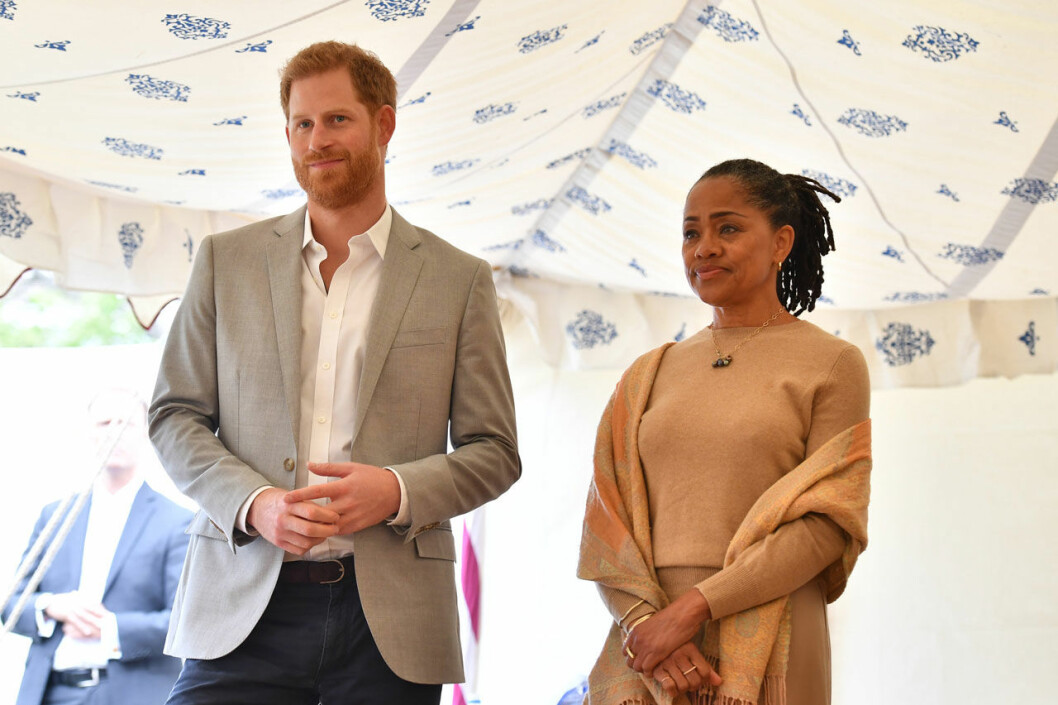 Harry får träffa svärmor Doria även över julen, här är de tillsammans på Meghans bokreleasefest i september. Harry får träffa svärmor Doria även över julen, här är de tillsammans på Meghans bokreleasefest i september.