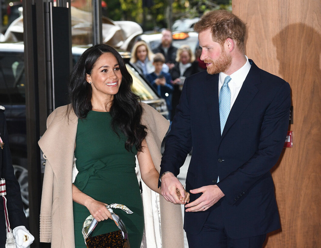 Harry och Meghan anlände till galan hand i hand. Harry och Meghan
