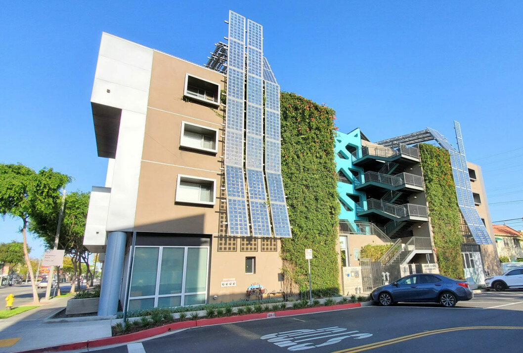 Här dök Meghan och Harry upp helt oväntat. Huset i Los Angeles dit Meghan och Harry kom med matlådor.
