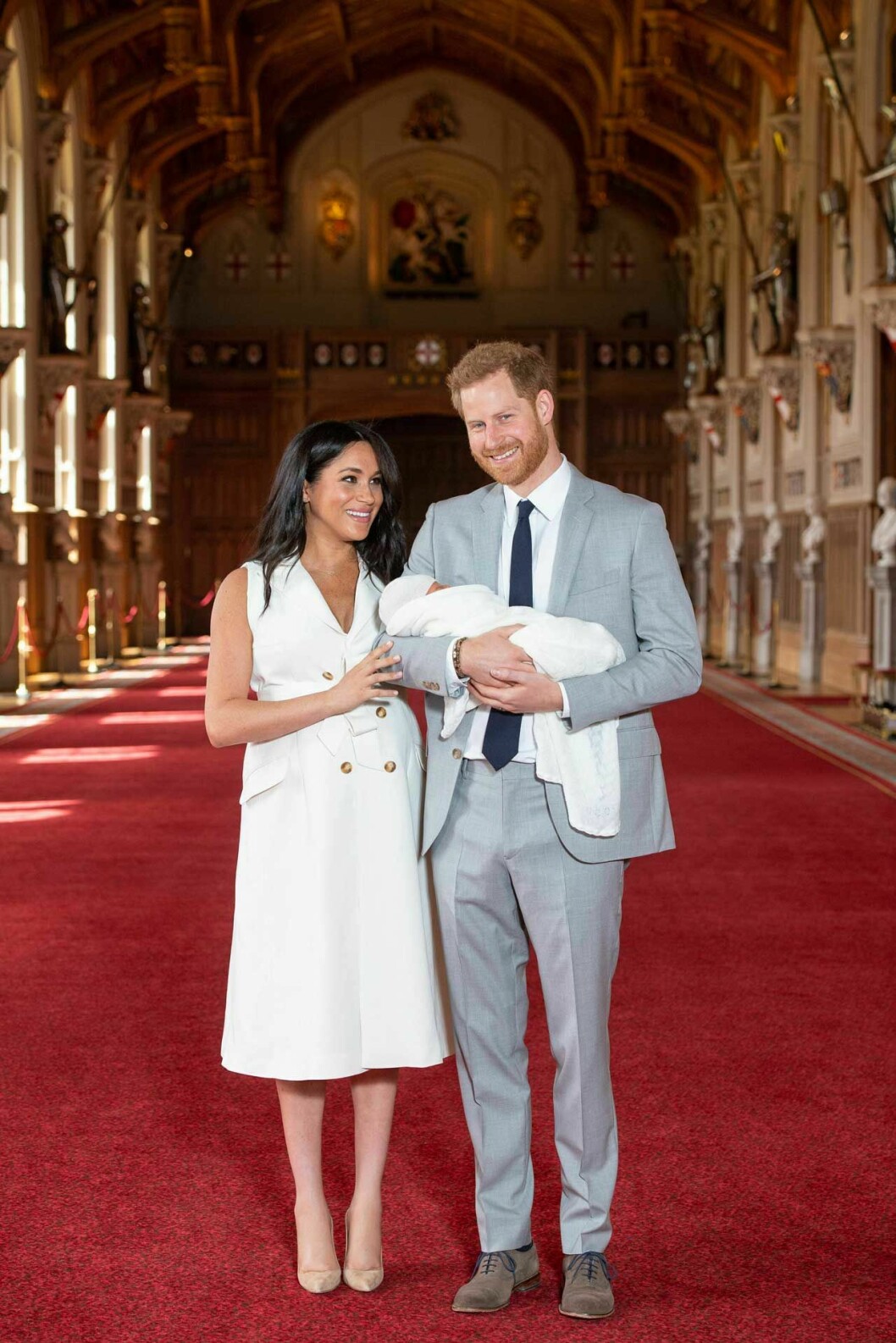 Meghan och Harry visar upp sin nyfödda son. Meghan och Harry visar upp sin nyfödda son.