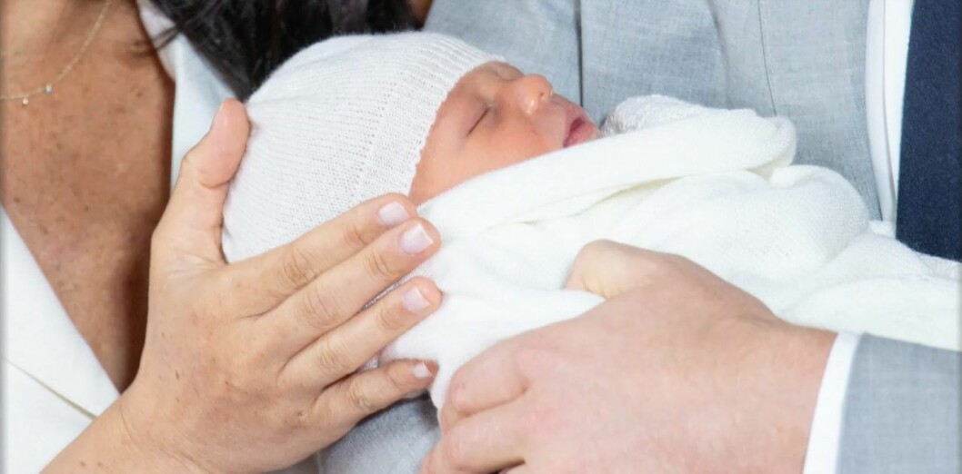 Meghans och Harrys son visas nu på bild. Meghans och Harrys son visas nu på bild.