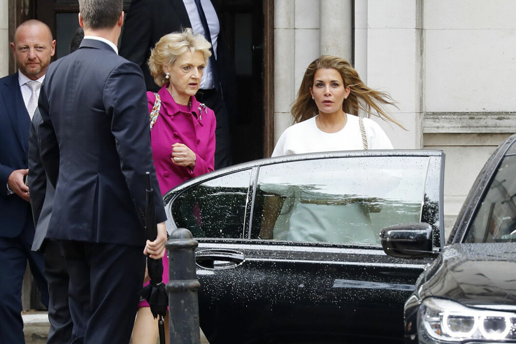 Prinsessan Haya med sin advokat Fiona Shackleton. Prinsessan Haya