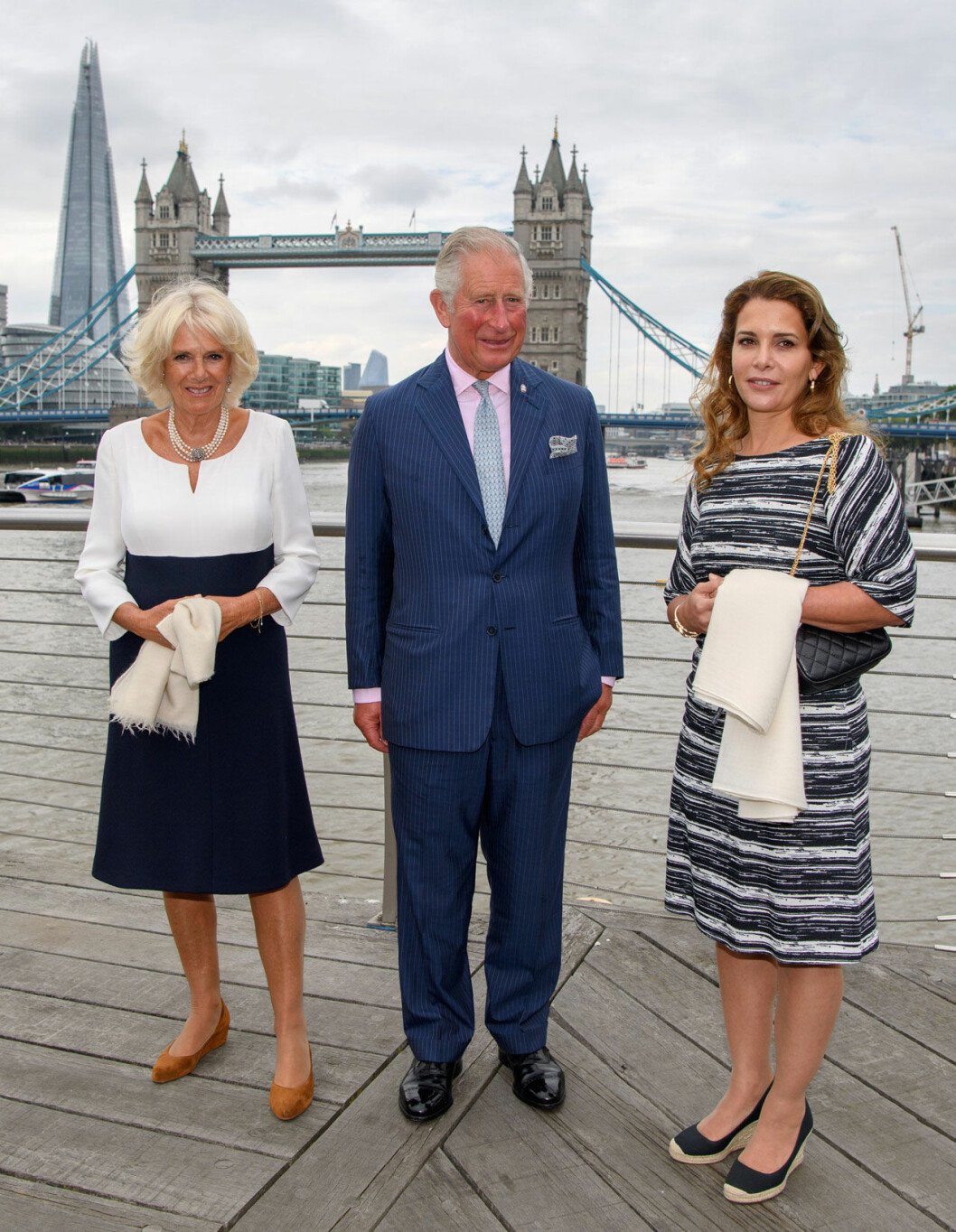 Prinsessan Haya med prins Charles och hans Camilla. I dag bor Haya i London med sina barn, i ett stort hus nära Kensington Palace. Prinsessan Haya med prins Charles och hans Camilla.