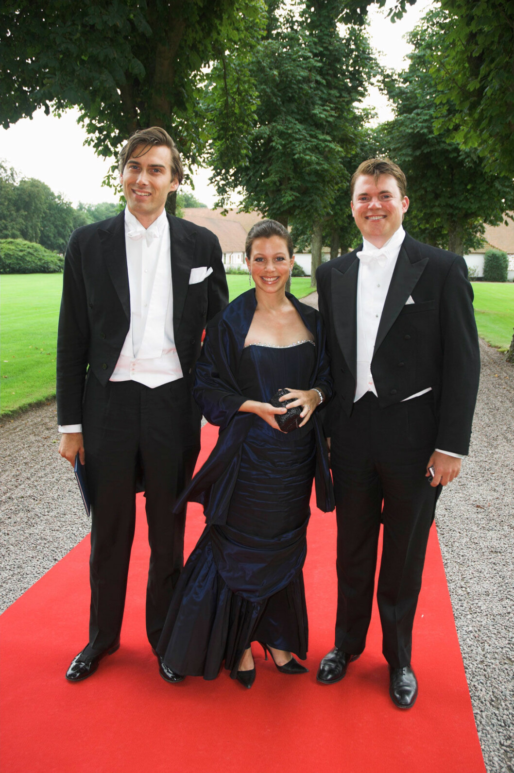 Arvid Trolle med söta flickvännen Nicola Schemann och Fredrik Adams som gifter sig om någon vecka.