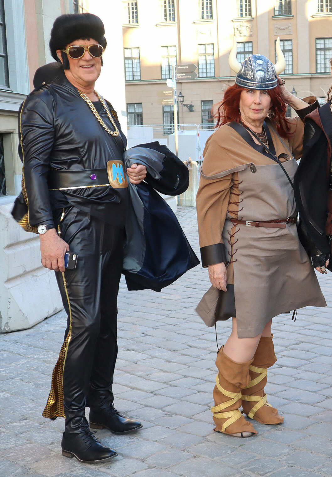 Prinsessan Sofias föräldrar som Elvis och en viking! Prinsessan Sofias föräldrar som Elvis och en viking!