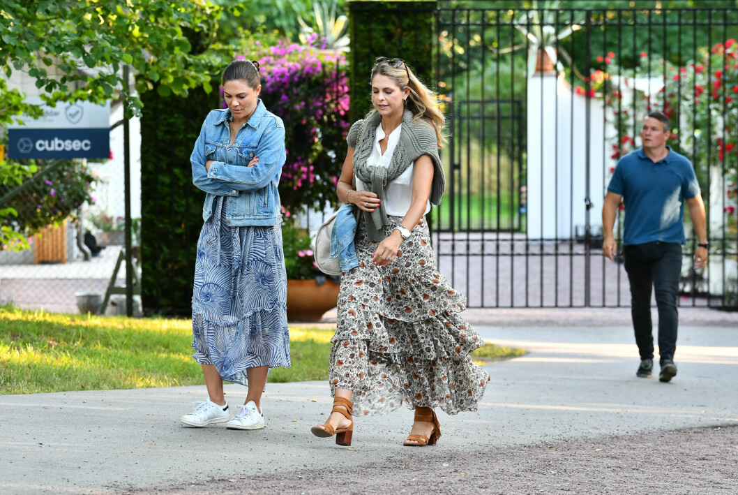 Victoria och Madeleine har ett alldeles särskilt syskonband. Kronprinsessan Victoria och prinsessan Madeleine på Öland