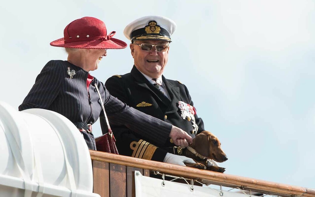 Idag är det exakt ett år sedan mannen med Danmarks härligaste skratt lämnade jordelivet. prins henrik drottning margrethe