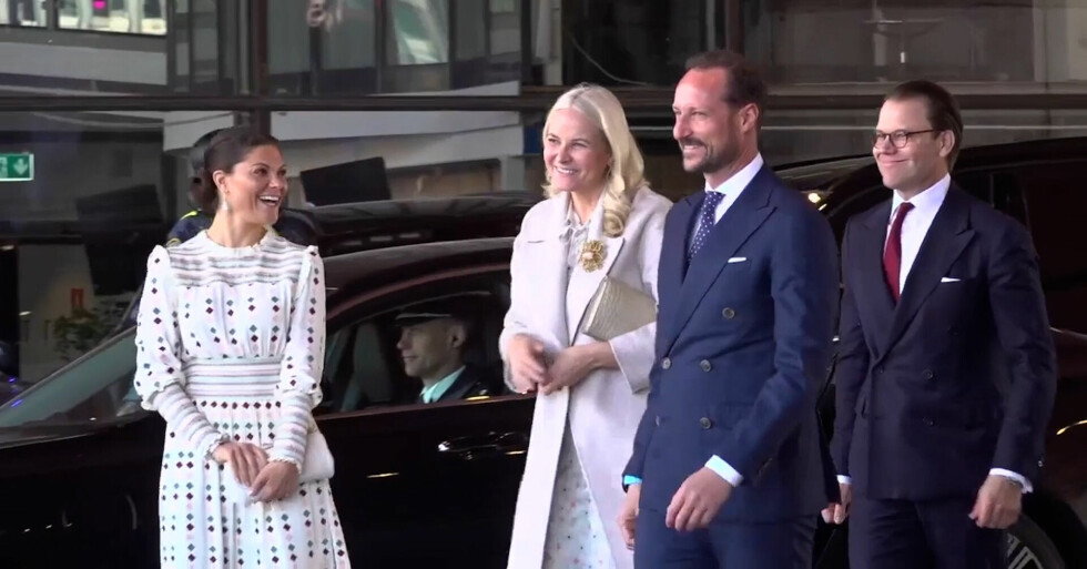 kronprinsessan mette-marit och kronprins haakon besöker Victoria och Daniel i stockholm