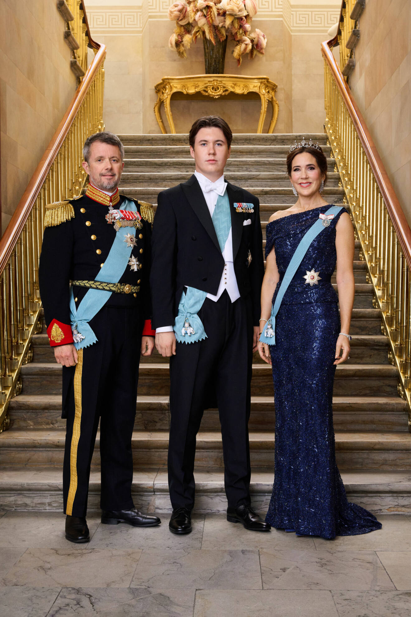 Prins Christian med sina föräldrar kronprins Frederik och kronprinsessan Mary