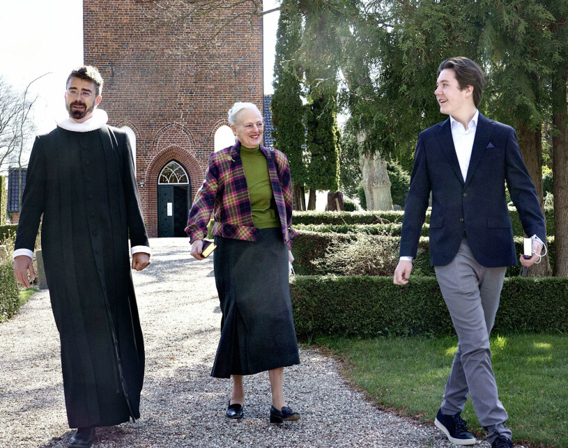 Konfirmanden prins Christian med sin farmor drottningen. Prins Christian Konfirmation Drottning Margrethe