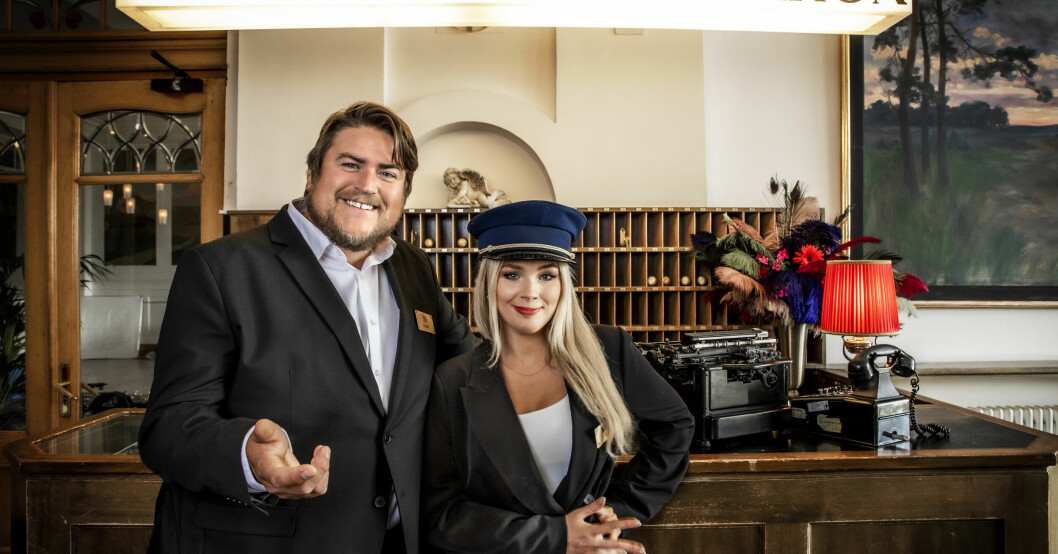 Erik Ekstrand och Kristina Petrushina (Keyyo) är programledare för SVT:s nya satsning för äldre. Hotell Romantik