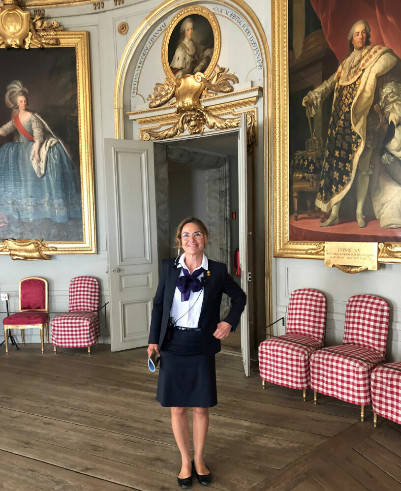 Hovets informationschef Margareta Thorgren som musieguide på Gripsholms slott.